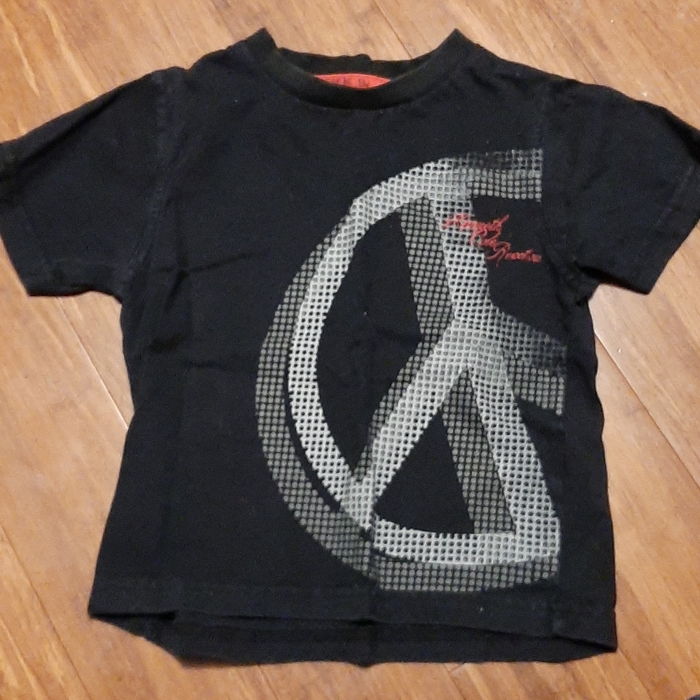 💜4/$20💜 Kenneth Cole Reaction T-shirt